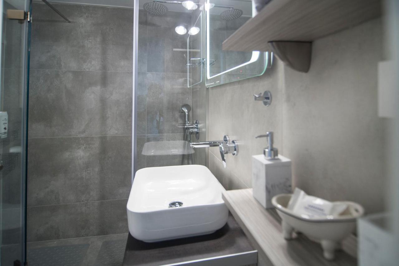 Urban Chic Luxury At The City Center 卡拉马塔 外观 照片